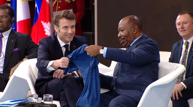 Macron Ali Bongo t-shirt