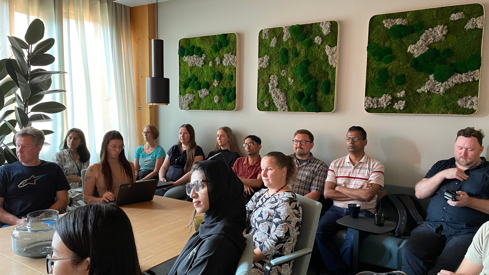 People from EFI and UEF in the meeting room