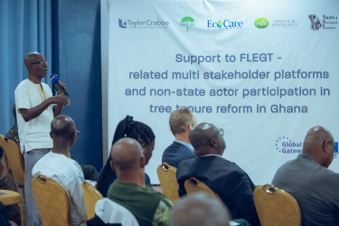 Photo shows participants of the lauch of launch of EFI’s work in Ghana to support multi-stakeholder forest governance platforms and tree tenure reform.