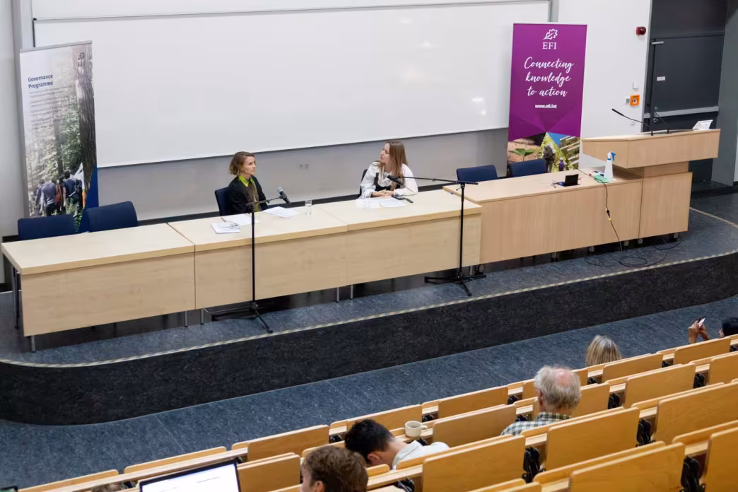 Conversation at EFI Scientific Seminar between Evgenia Emets and Rahel K&ouml;nen.